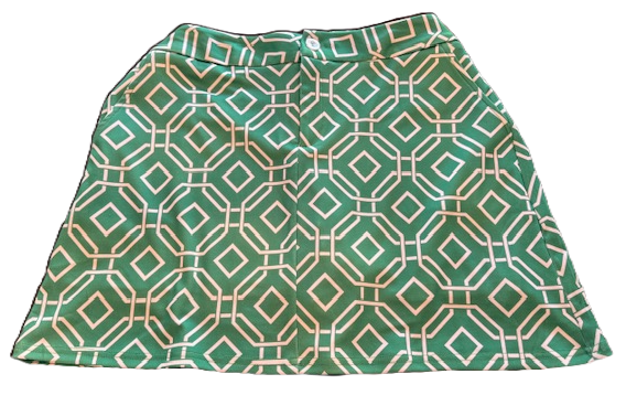 SKORT GREEN/WHITE GRAPHIC DESIGN, FRONT ZIPPER, POCKETS ON FRONT AND BACK, 17" LONG