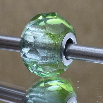 TROLLBEAD GREEN PRISM GLASS BEAD