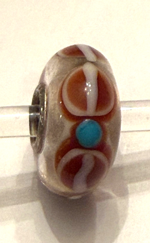 TROLLBEAD UNIVERSAL UNIQUE BROWN AND WHITE WITH BLUE DOTS