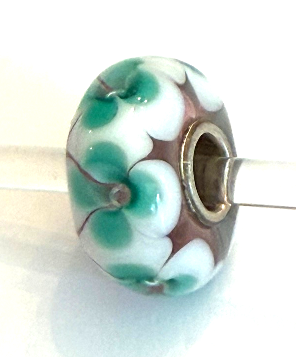 TROLLBEAD UNIVERSAL UNIQUE LIGHT PINK WHITE WITH AQUA FLOWERS