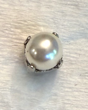 MARIANA EARRINGS STUDS: pearl 5mm stone in silver setting, post backs