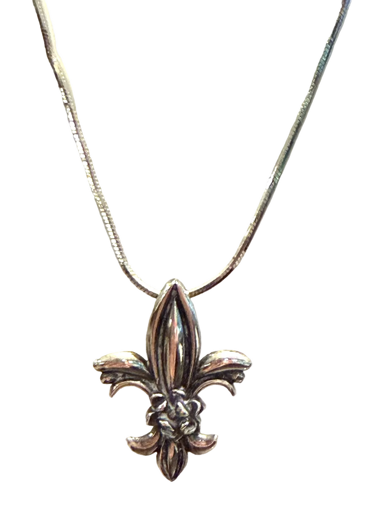 MAGNOLIA FLEUR DE LIS PENDANT
