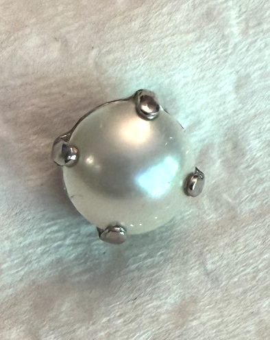 MARIANA EARRINGS STUDS: pearl 8.5mm stone in silver setting, post backs