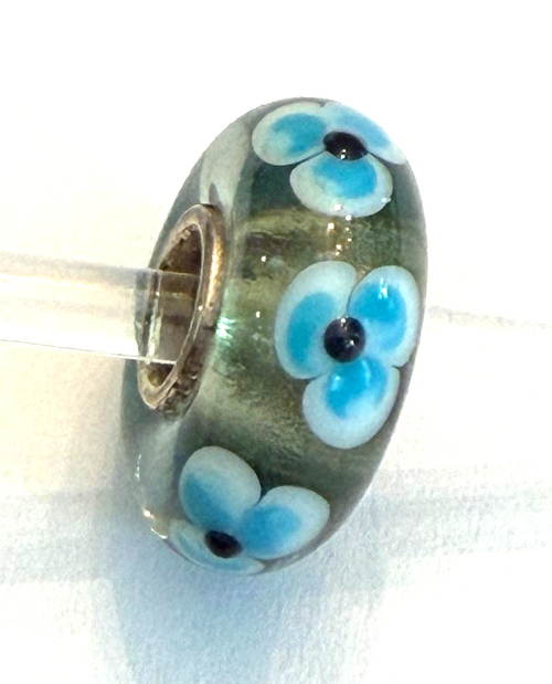 TROLLBEAD UNIVERSAL UNIQUE LIGHT GREEN WITH BLUE FLOWERS, BLACK DOTS