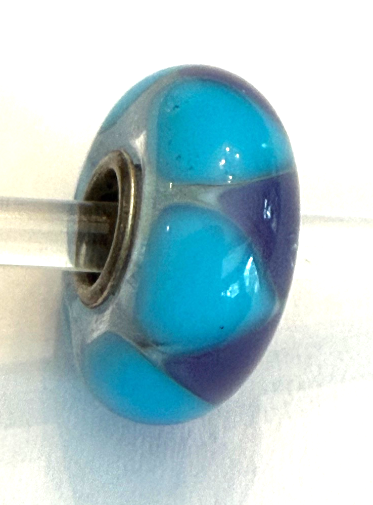 TROLLBEAD UNIVERSAL UNIQUE TEAL/PURPLE TRIANGLES