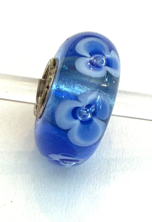 TROLLBEAD UNIVERSAL UNIQUE BLUE WITH WHITE FLOWERS BEAD