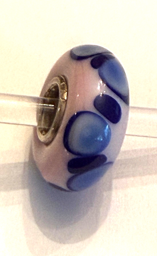TROLLBEAD UNIVERSAL UNIQUE PINK WITH BLUE AND NAVY DOTS